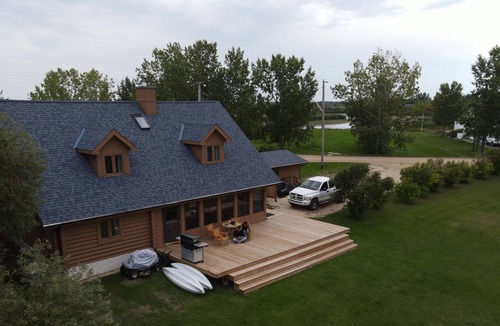 Gimli House | Log Home waterfront