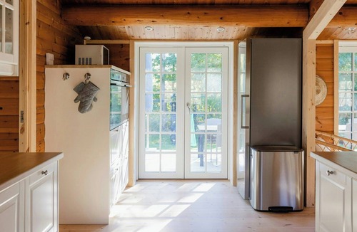 Udsholt Sand House | Log house close to the sea and coastal towns