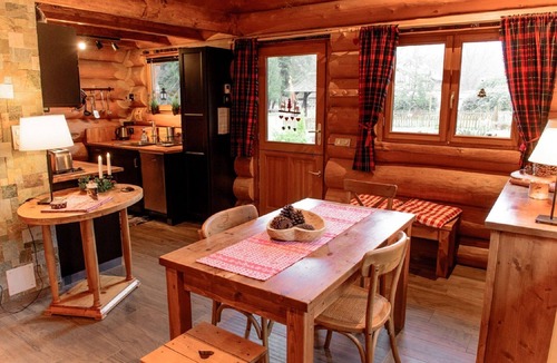 La Haye-du-Theil Cottage | Log house