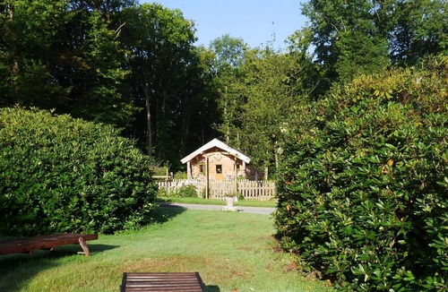La Haye-du-Theil Cottage | Log house