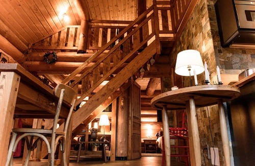 La Haye-du-Theil Cottage | Log house