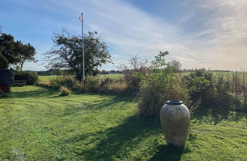 Holbaek House | Log house near Kisserup with vintage charm