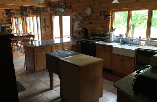 Tunkhannock House | Log House on water, family get-a-way in mountains w/pond, fishing & Swimming
