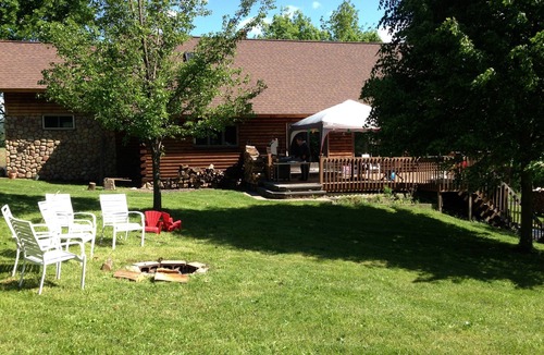 Tunkhannock House | Log House on water, family get-a-way in mountains w/pond, fishing & Swimming