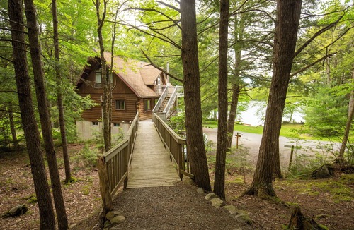 Annapolis Subdivision D House | Log house with lake view