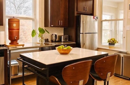 Avondale Apartment | Logan Sq 4BR Duplex Garage Sleeps 8