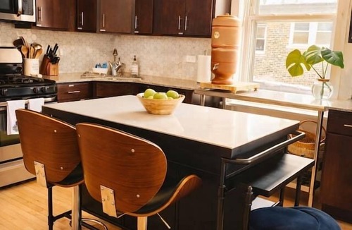Avondale Apartment | Logan Sq 4BR Duplex Garage Sleeps 8
