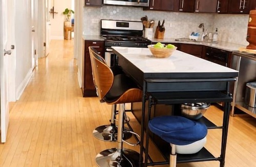 Avondale Apartment | Logan Sq 4BR Duplex Garage Sleeps 8