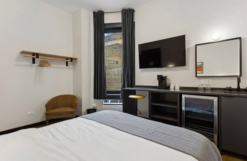 Palmer Square Hostel | Logan Square SRO Hotel