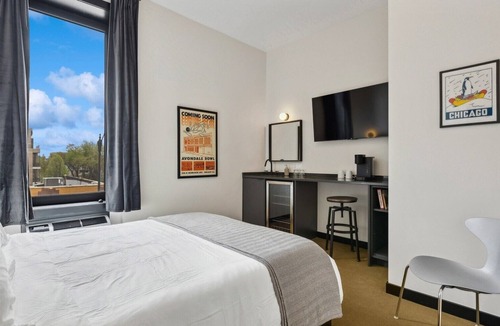 Palmer Square Hotel | Logan Square SRO Hotel Room 303