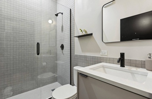 Palmer Square Hotel | Logan Square SRO Hotel Room 303