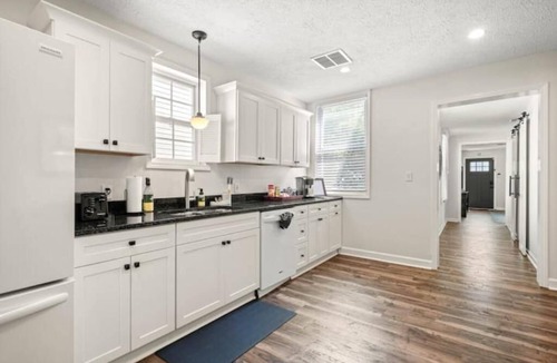 Shelby Park House | Logan Street: Central Location, Renovated w/3 Beds