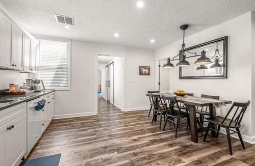 Shelby Park House | Logan Street: Central Location, Renovated w/3 Beds