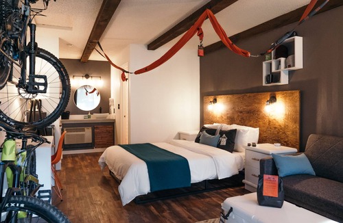 Century West Hotel | LOGE Bend