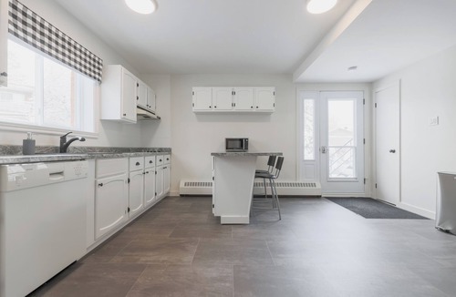Longueuil Apartment | Logement 3 chambres + stationnement | Longueuil | Balcon