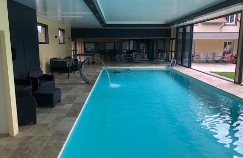 Saint-Germain-du-Val Apartment | Logement 4 personnes avec piscine intérieure 31 degrés zoo de la FLECHE 24 h du Mans