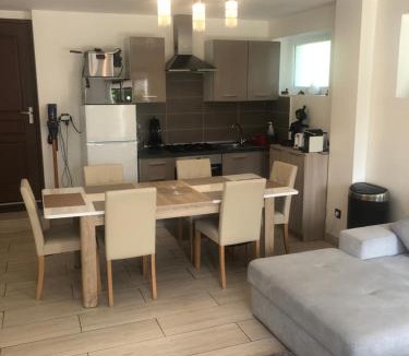 Moirans-en-Montagne Apartment | Logement au calme dans une maison.