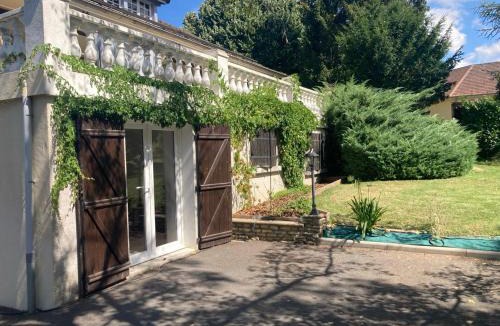 Saint-Eloy-de-Gy House | Logement avec 2 chambres pour 5 personnes maxi