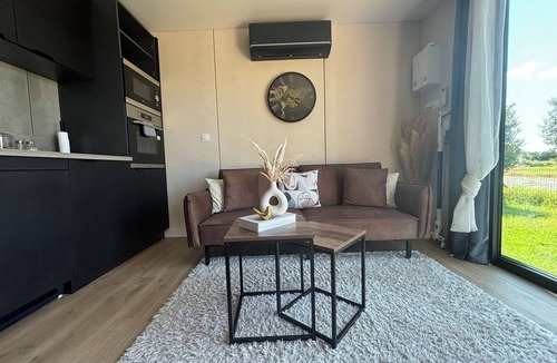 Cornille Apartment | Logement Avec Terrain Privé