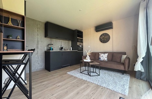 Cornille Apartment | Logement Avec Terrain Privé