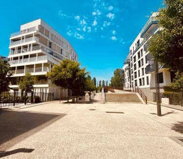 Noisy-le-Sec Apartment | Logement chaleureux aux portes de Paris