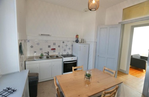 Voiron Apartment | Logement coquet . Parking gratuit garanti