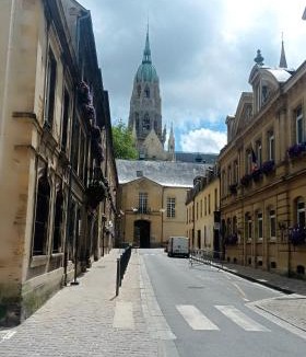 Vaucelles Apartment | Logement cosy à proximité de Bayeux