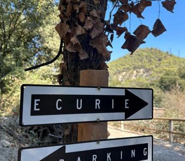 Contes Apartment | Logement dans un centre équestre