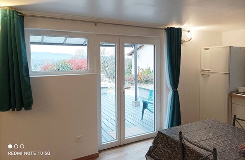 Saint-Beron Apartment | Logement de Type 3 Avec Terrasse Privative, A 10 Minutes du lac D'aiguebelette