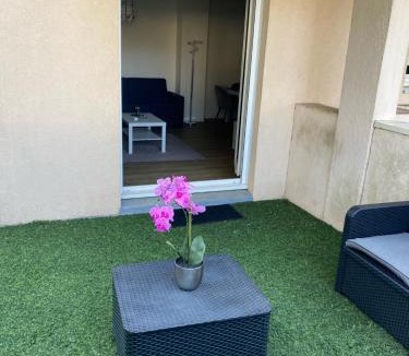 Bearn Apartment | Logement entier chambre+salon + jardin & terrasse