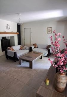 Sainte-Gemme-Martaillac House | Logement entier chez Hélène