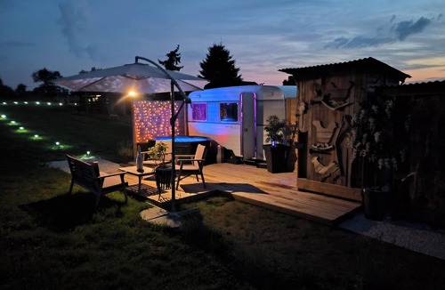 Lapalisse House | Logement Insolite Avec Jacuzzi