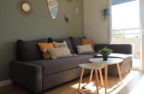 Cournonsec Apartment | Logement lumineux près de la mer et de la ville