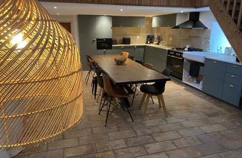 Mons House | Logement Paisible - Mas Sogusthenna