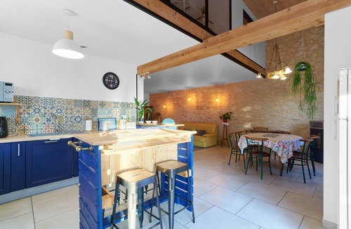 Villeneuve-sur-Lot House | Logement Pascal – Bright, Air-Conditioned House with Pool Table