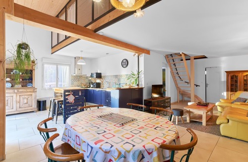 Villeneuve-sur-Lot House | Logement Pascal – Bright, Air-Conditioned House with Pool Table