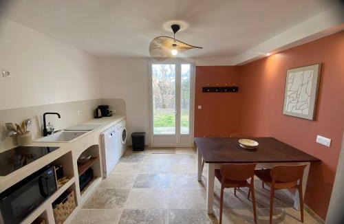 Allegre Les Fumades Apartment | Logement proche des thermes