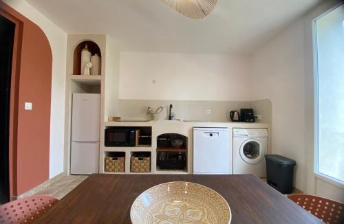 Allegre Les Fumades Apartment | Logement proche des thermes