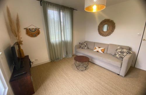 Allegre Les Fumades Apartment | Logement proche des thermes