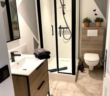 Bagard House | Logement rénové avec jardin privé et clôturé
