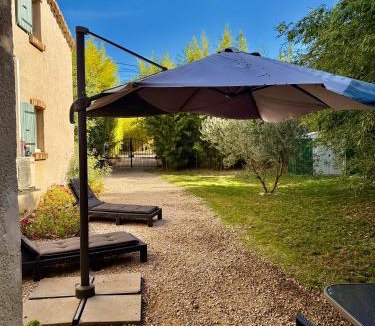 Bagard House | Logement rénové avec jardin privé et clôturé
