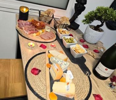 Vieille-Toulouse Apartment | Logement Romantique Jacuzzi spa