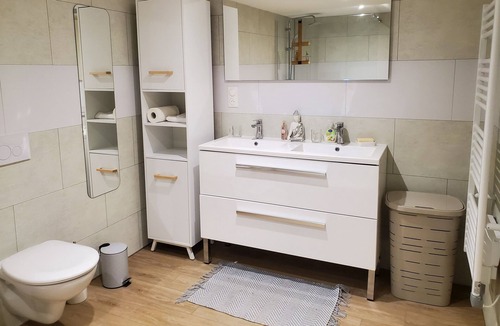 Cransac Apartment | Logement Spacieux et Serein Dans une Jolie Maison de Campagne