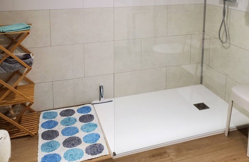 Cransac Apartment | Logement Spacieux et Serein Dans une Jolie Maison de Campagne
