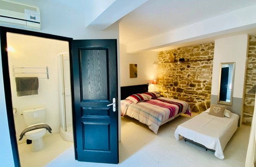 Lezignan-Corbieres House | Logement Touristique Villa Eugénie