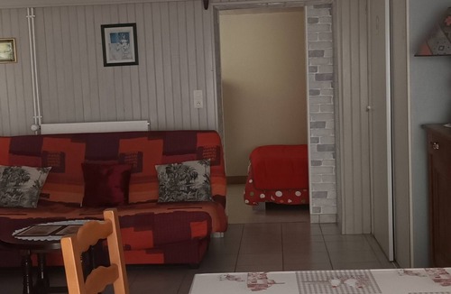 Dange-Saint-Romain Apartment | Logement très spacieux.portail un code digital.bte à clé. Animals refused.