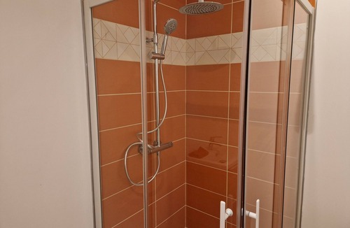 Chartres-de-Bretagne Apartment | LogeYou Aparttment TerraCotta