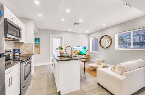 Galt Mile Apartment | Loggerhead 102 | 2BR Oceanfront | Heated Pool