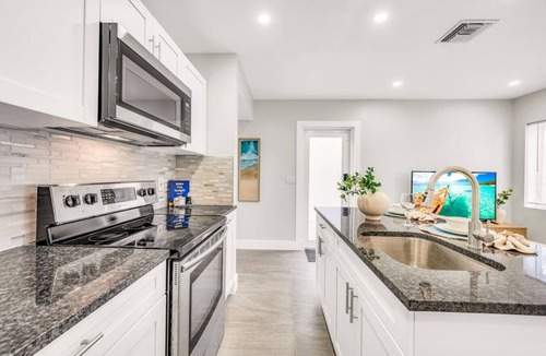 Galt Mile Apartment | Loggerhead 102 | 2BR Oceanfront | Heated Pool