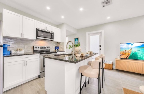 Galt Mile Apartment | Loggerhead 102 | 2BR Oceanfront | Heated Pool